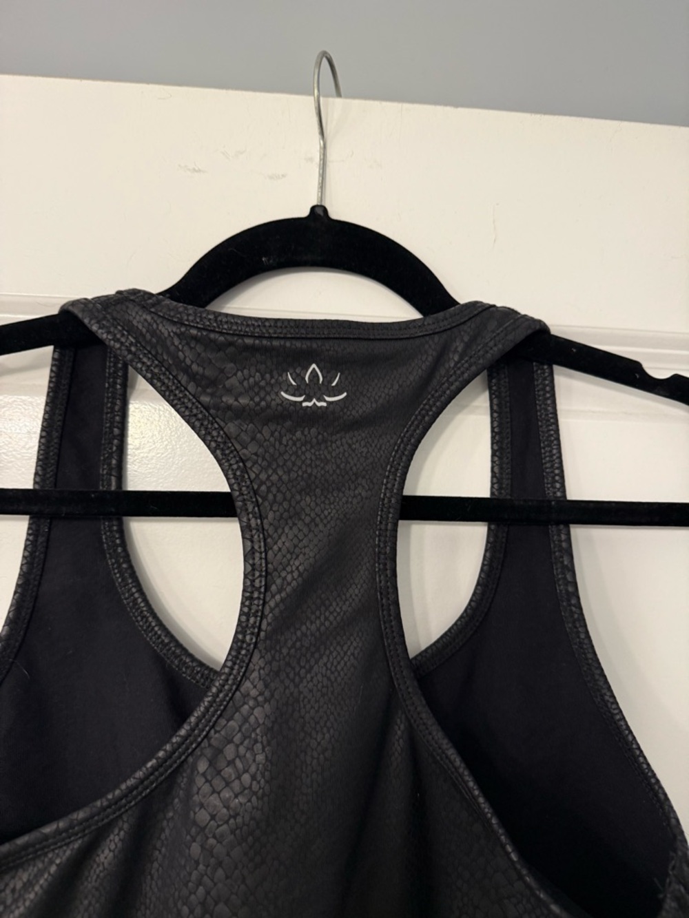 Beyond Yoga Croc Print Tank - Picture 6 of 7